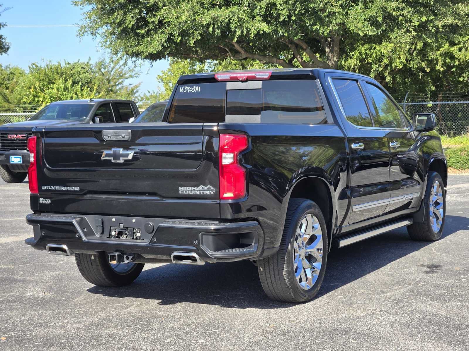 Used 2024 Chevrolet Silverado 1500 High Country w/ High Country Premium Package AWD/4WD image 7