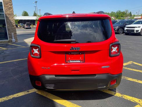 Used 2019 Jeep Renegade Latitude w/ Cold Weather Group AWD/4WD image 11