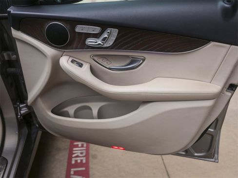 Used 2020 Mercedes-Benz GLC 300 image 34