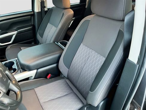 Used 2024 Nissan Titan SV w/ SV Convenience Package image 21