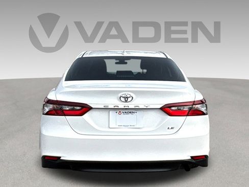 Used 2022 Toyota Camry LE image 18