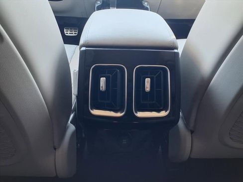 Used 2024 Kia Sorento SX image 25