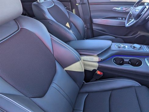 Used 2025 Genesis GV70 3.5T Sport image 10