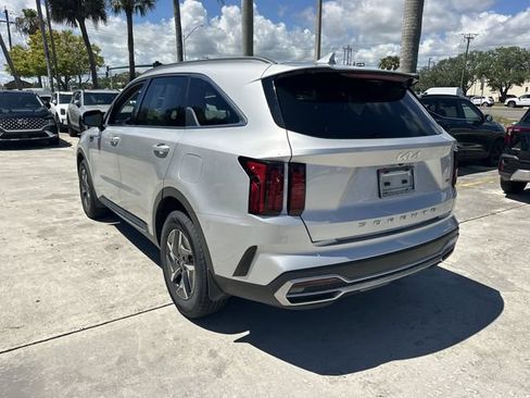 Certified 2022 Kia Sorento EX FWD image 8