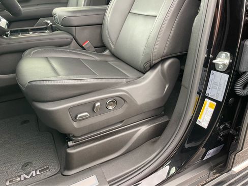 Used 2026 GMC Yukon Denali w/ Sun & Power Step Package AWD/4WD image 13