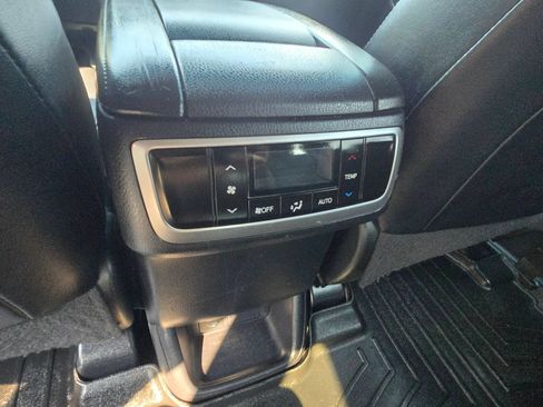Used 2018 Toyota Highlander SE AWD/4WD image 11
