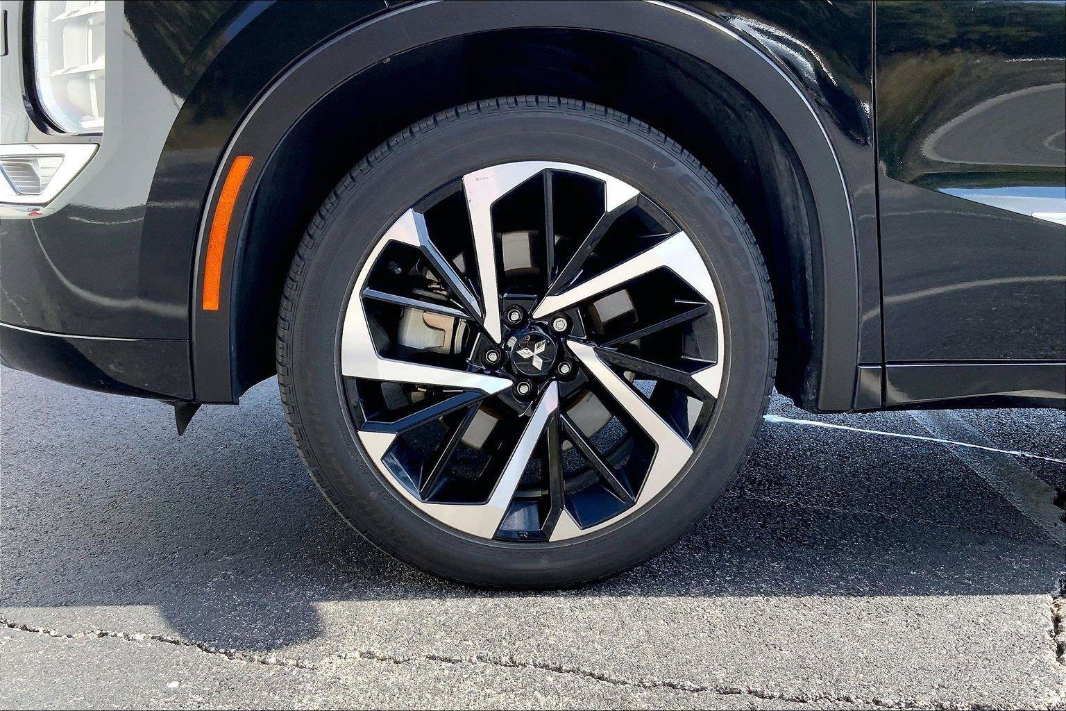 Used 2023 Mitsubishi Outlander SEL 40th Anniversary AWD/4WD image 8