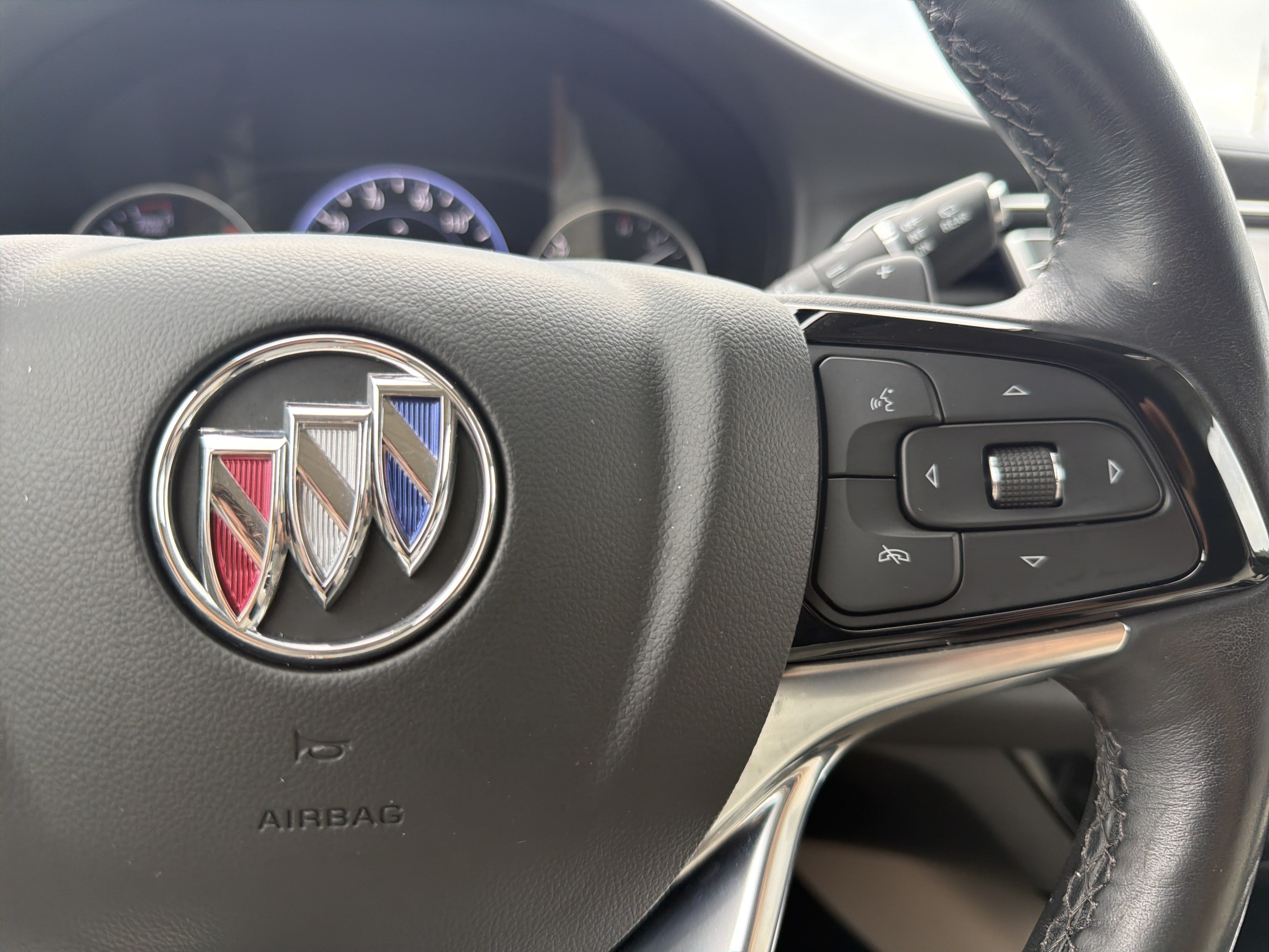 Used 2023 Buick Enclave Avenir FWD image 28