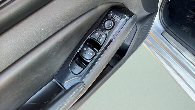 Used 2025 Nissan Altima 2.5 SL FWD image 10