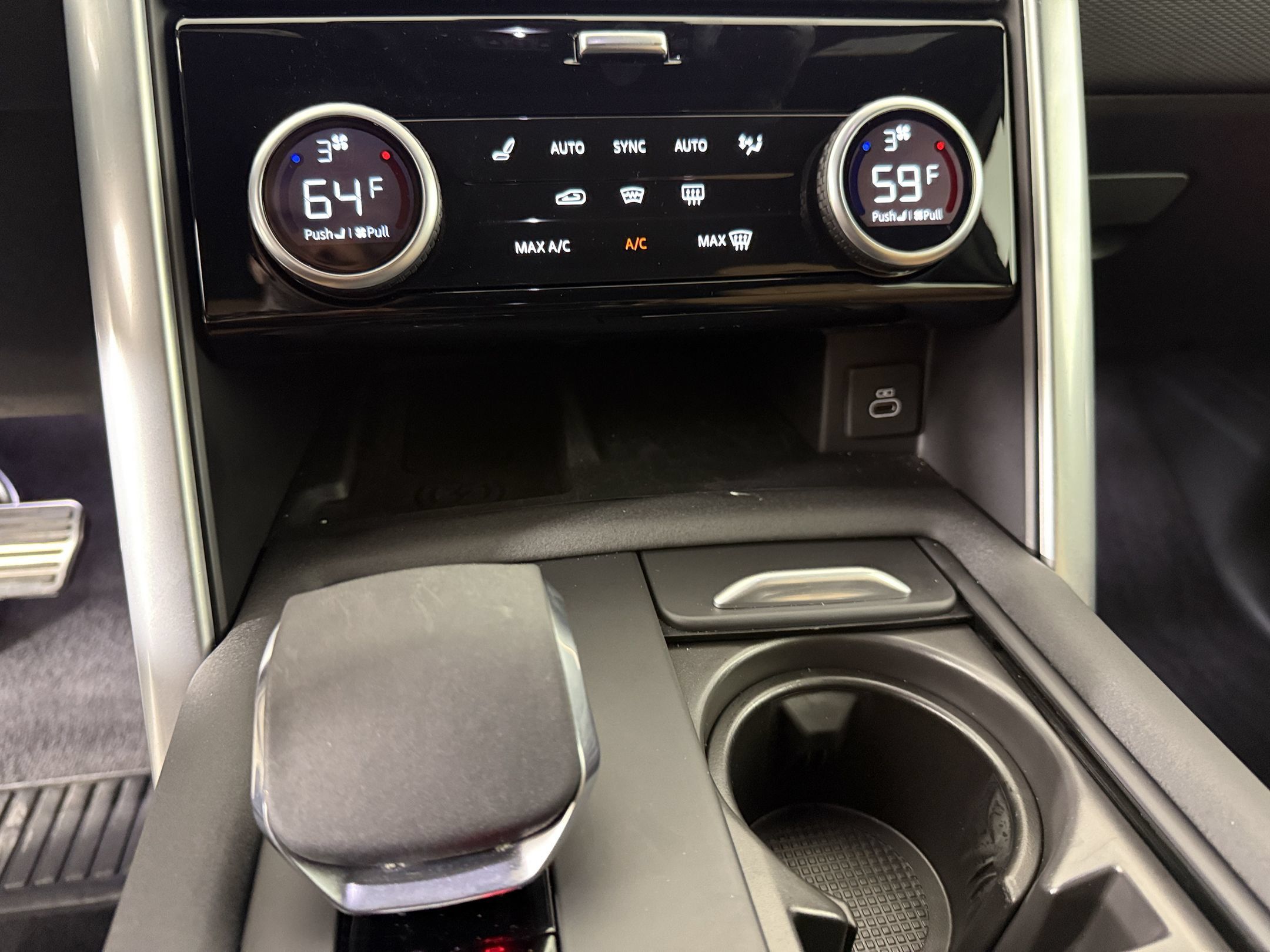 Used 2025 Land Rover Discovery Dynamic SE AWD/4WD image 16