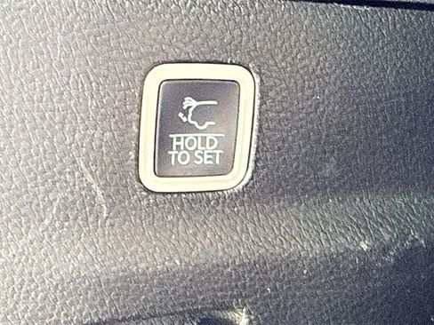 Used 2024 Jeep Wagoneer L Series II w/ Flexible Seating Group RWD image 12