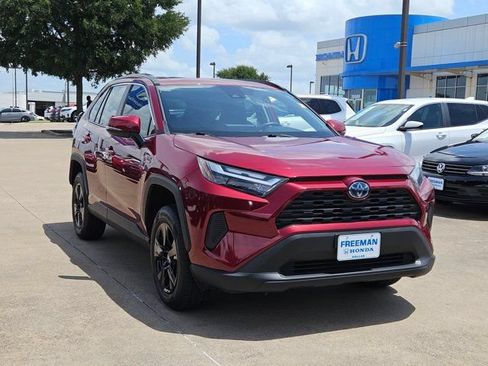 Used 2022 Toyota RAV4 XLE w/ Convenience Package AWD/4WD image 3