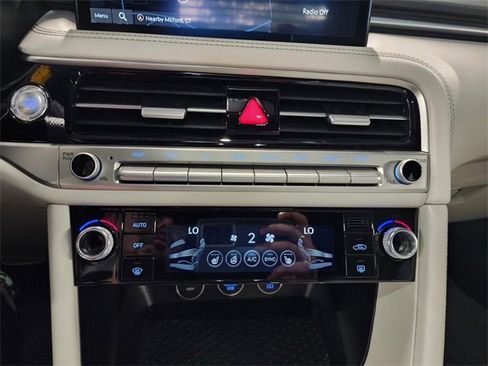 Used 2025 Genesis G70 2.5T image 20