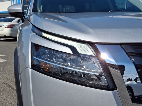 Used 2023 Nissan Pathfinder Platinum AWD/4WD image 10