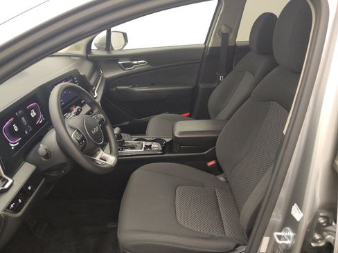 Used 2023 Kia Sportage LX image 17