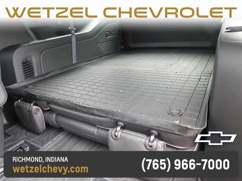 Used 2023 Chevrolet Suburban Premier w/ Advanced Technology Package AWD/4WD image 37
