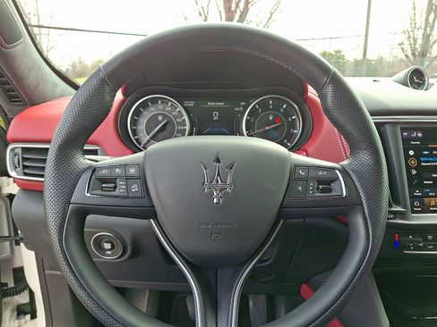 Certified 2022 Maserati Levante GT image 20