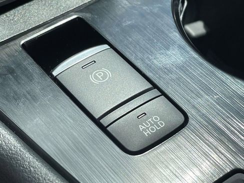 Used 2025 Nissan Rogue S image 28