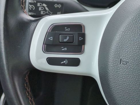 Used 2016 Volkswagen Beetle 1.8T Classic FWD image 21