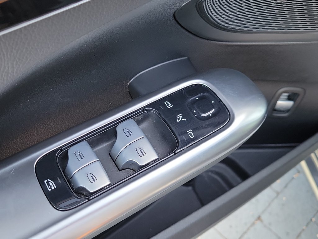 Used 2024 Mercedes-Benz C 300 Sedan w/ Advanced USB Package image 15