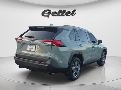 Used 2022 Toyota RAV4 XLE w/ Convenience Package FWD image 4