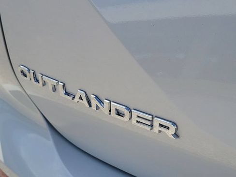 New 2026 Mitsubishi Outlander SE FWD image 9