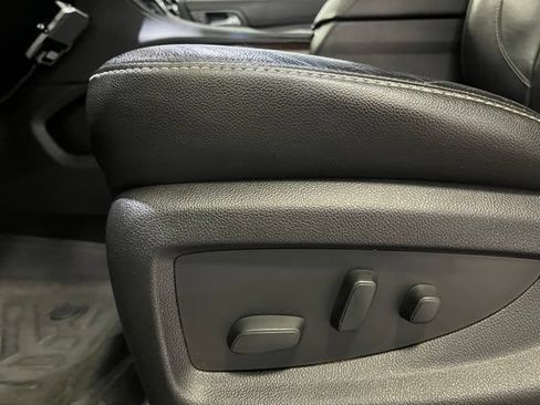 Used 2018 Chevrolet Suburban LT AWD/4WD image 15