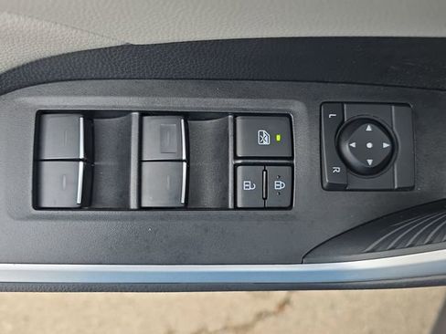 Used 2025 Toyota RAV4 XLE w/ Convenience Package image 28