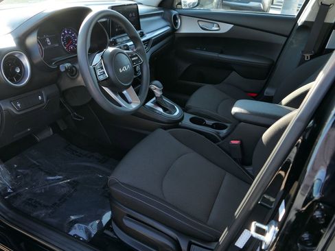 Used 2023 Kia Forte LXS image 11
