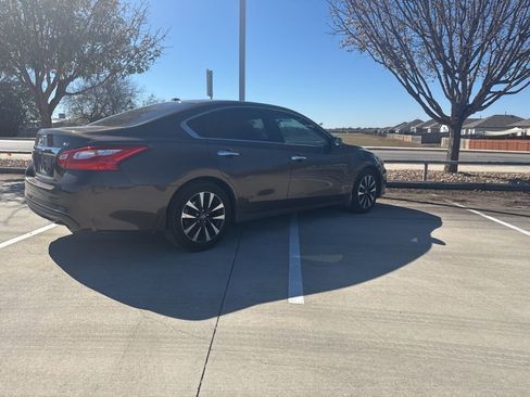 Used 2016 Nissan Altima 2.5 SV image 3