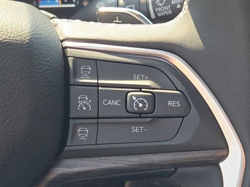 Used 2023 Jeep Grand Cherokee Limited AWD/4WD image 32