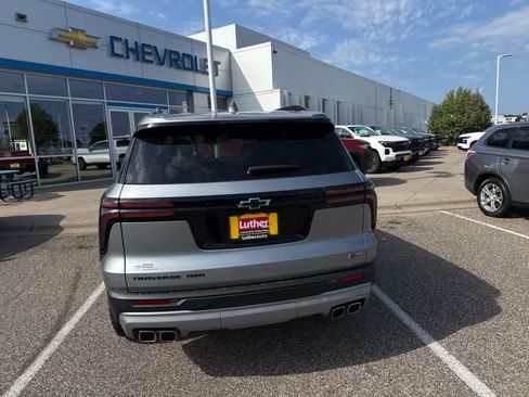 Used 2024 Chevrolet Traverse Z71 w/ Enhanced Driving Package AWD/4WD image 5