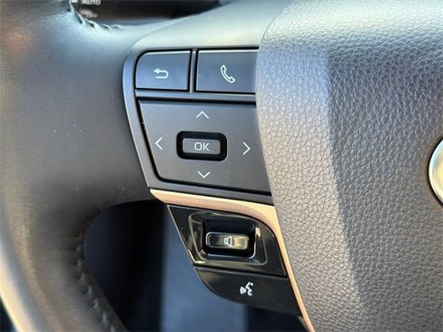 Used 2023 Toyota Crown Limited image 24