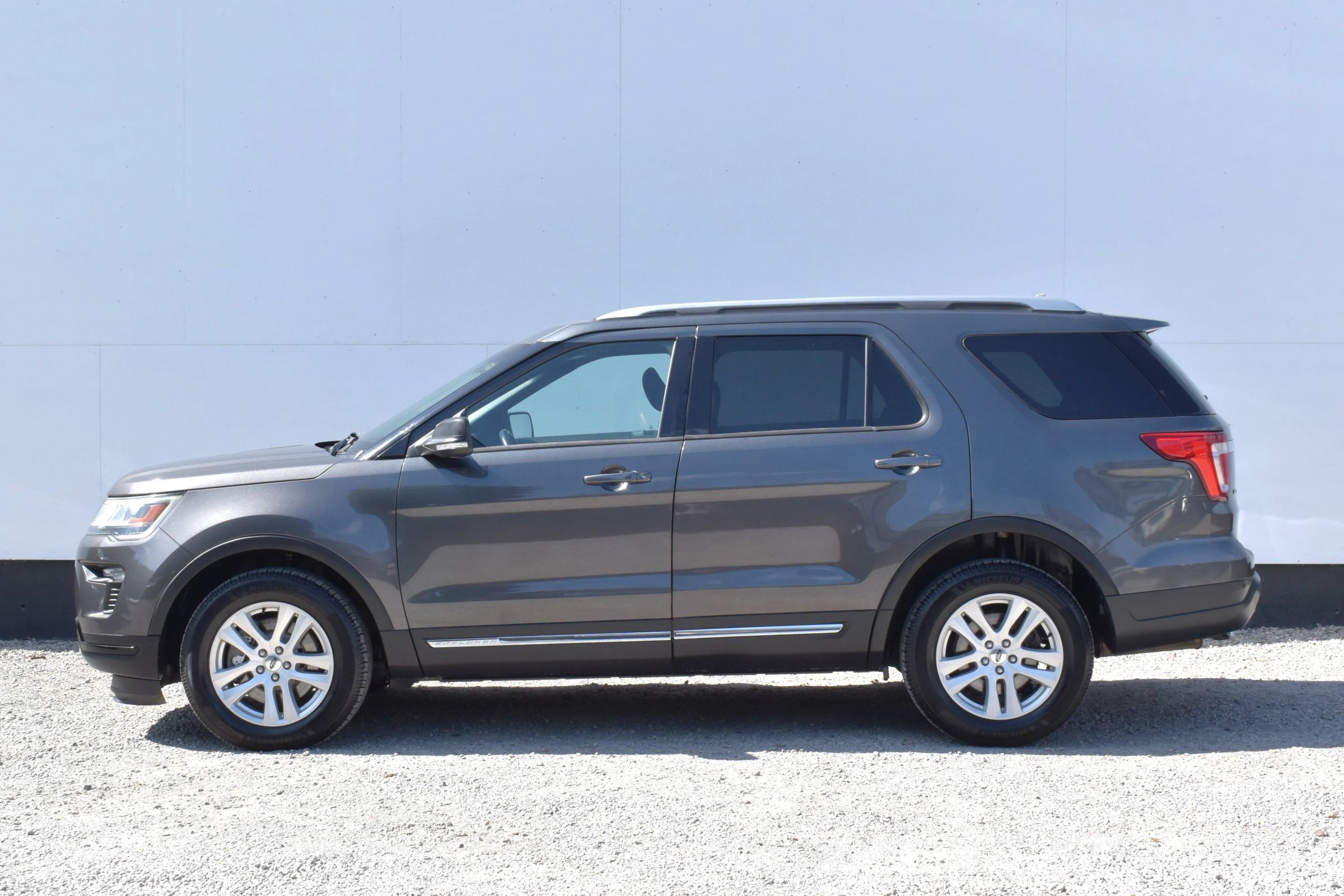 Used 2019 Ford Explorer XLT w/ Equipment Group 201A AWD/4WD image 9