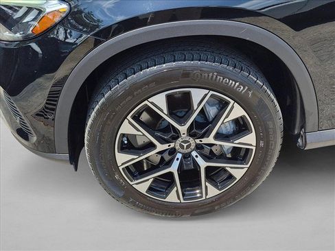 Used 2025 Mercedes-Benz GLC 350e 4MATIC image 24