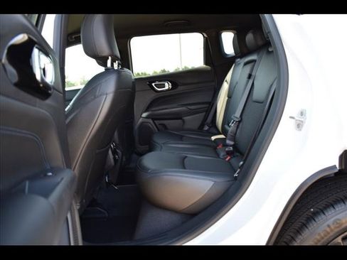 New 2025 Jeep Compass Latitude w/ Altitude Special Edition image 17