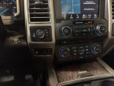 Used 2017 Ford F250 Lariat w/ Lariat Ultimate Package AWD/4WD image 20