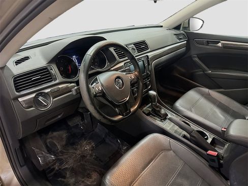 Used 2016 Volkswagen Passat 1.8T SE image 10