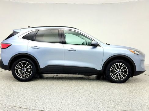 Used 2022 Ford Escape Titanium image 4