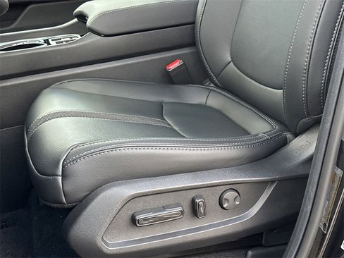 New 2025 Honda Pilot Touring image 14