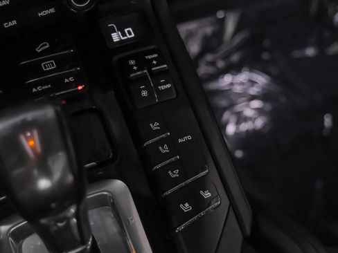 Used 2018 Porsche Cayenne AWD/4WD image 23