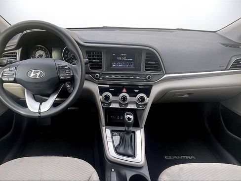 Used 2019 Hyundai Elantra SE image 15