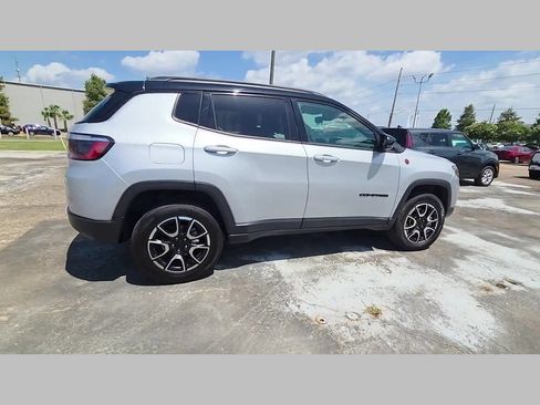 Used 2024 Jeep Compass Trailhawk AWD/4WD image 36