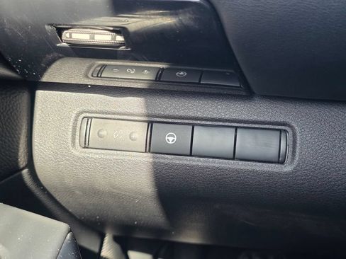 Used 2024 Nissan Pathfinder SV FWD image 33