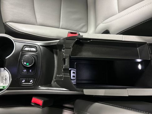 Used 2022 GMC Terrain SLT image 21