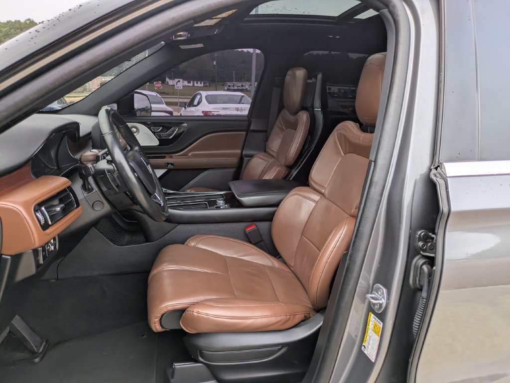 Used 2023 Lincoln Aviator Reserve w/ Equipment Group 201A RWD image 4