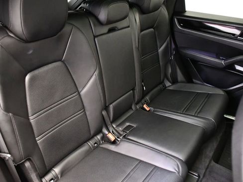 Used 2022 Porsche Cayenne image 56
