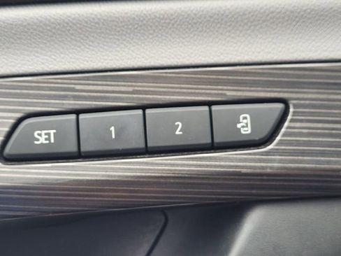 Used 2022 GMC Terrain SLT image 31