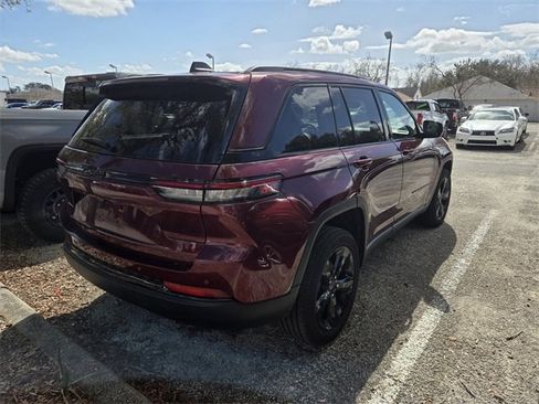 Certified 2025 Jeep Grand Cherokee Altitude image 7