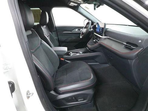 Used 2025 Ford Explorer ST image 31